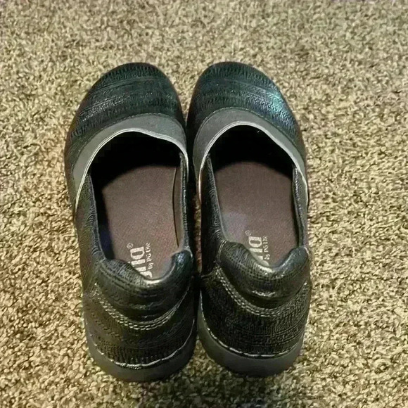 Alegria Glee Chain Mail Silver Clogs - Picture 4 of 5